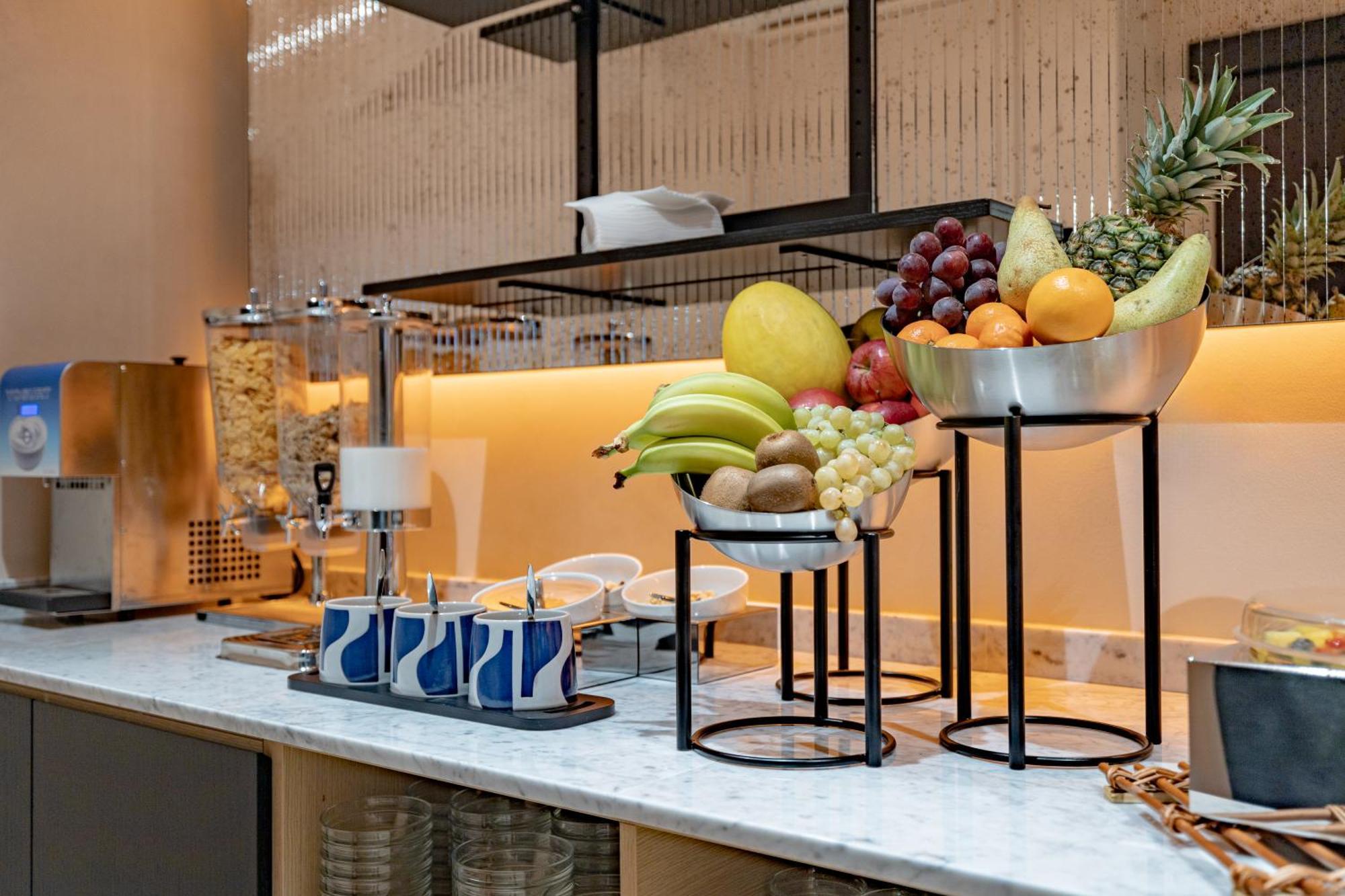 Just Hotel Saronno Bagian luar foto