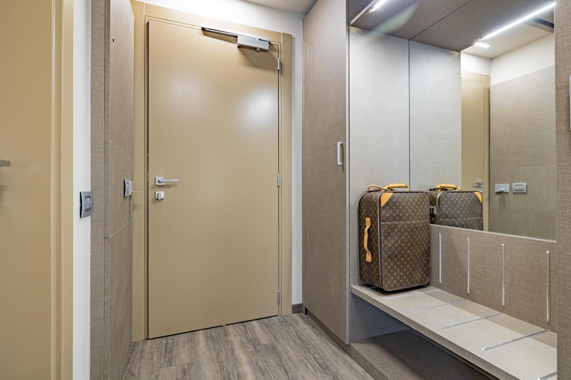 Just Hotel Saronno Bagian luar foto