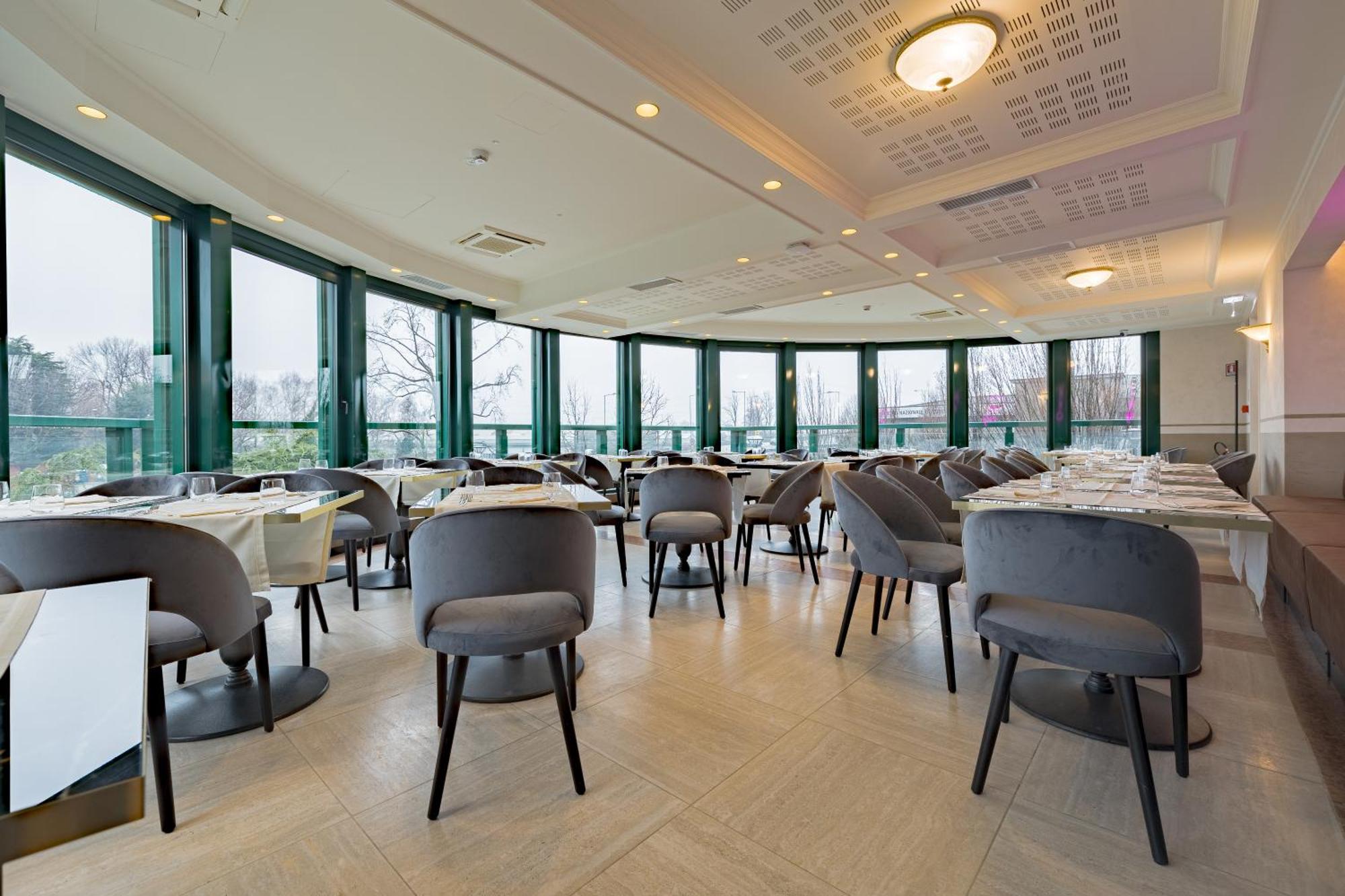 Just Hotel Saronno Bagian luar foto