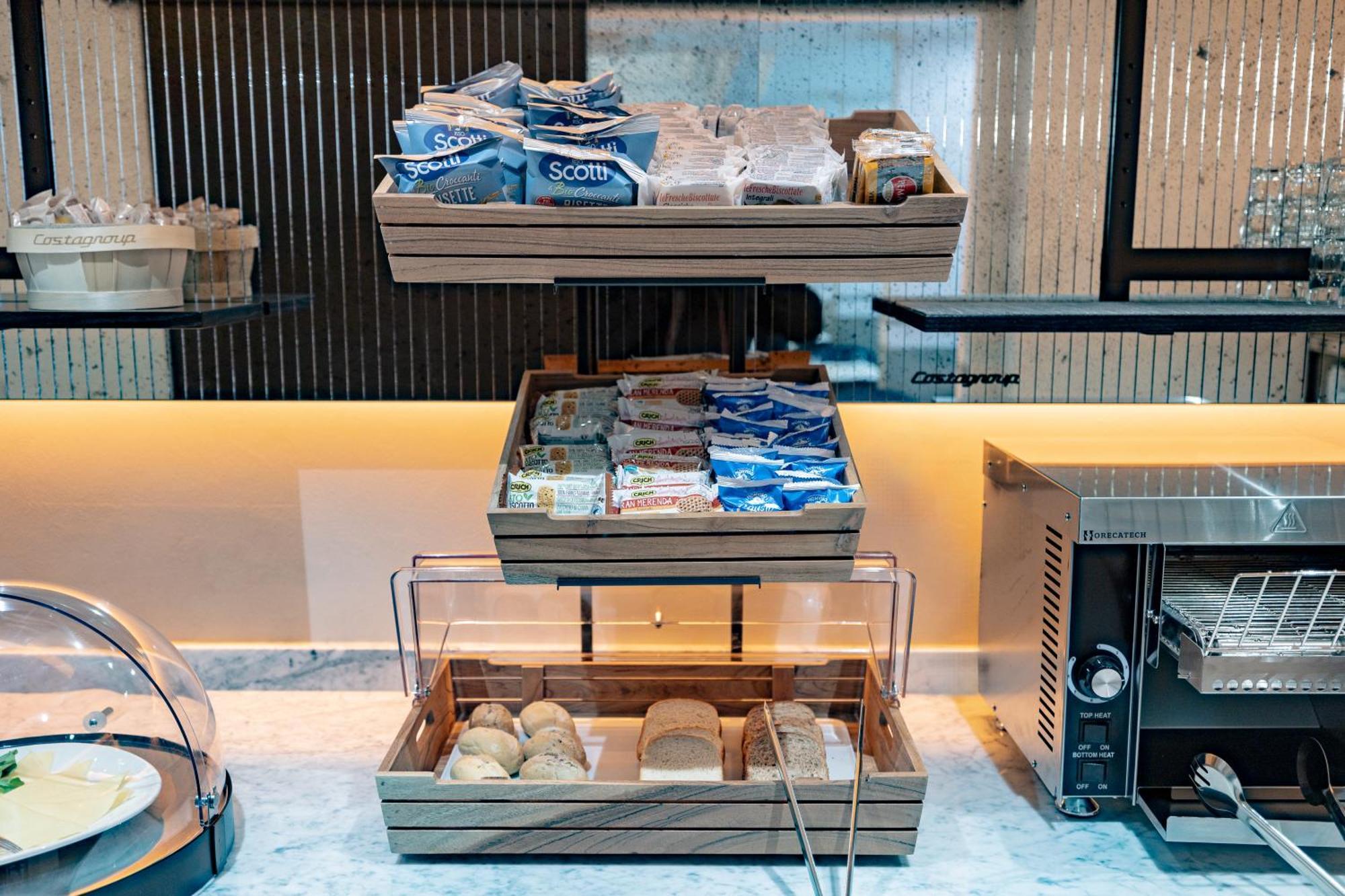 Just Hotel Saronno Bagian luar foto