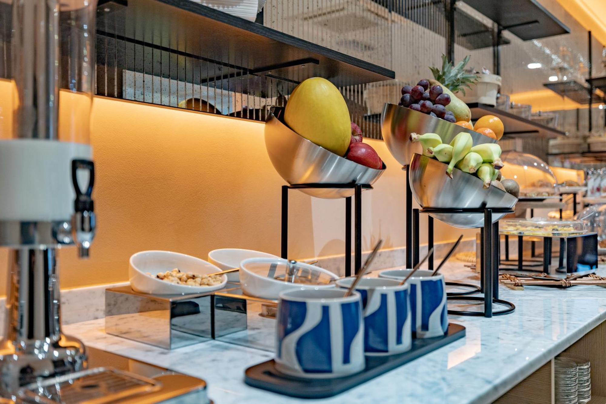 Just Hotel Saronno Bagian luar foto