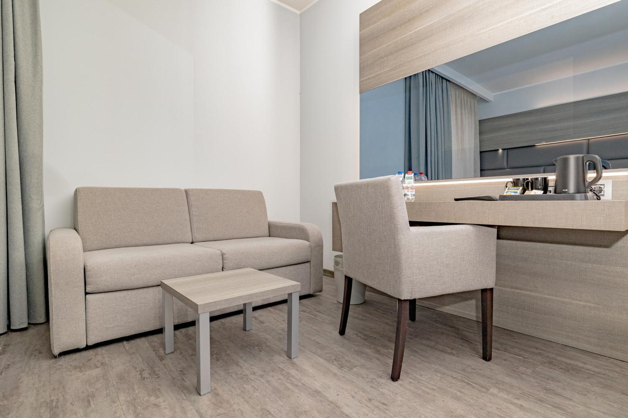 Just Hotel Saronno Bagian luar foto