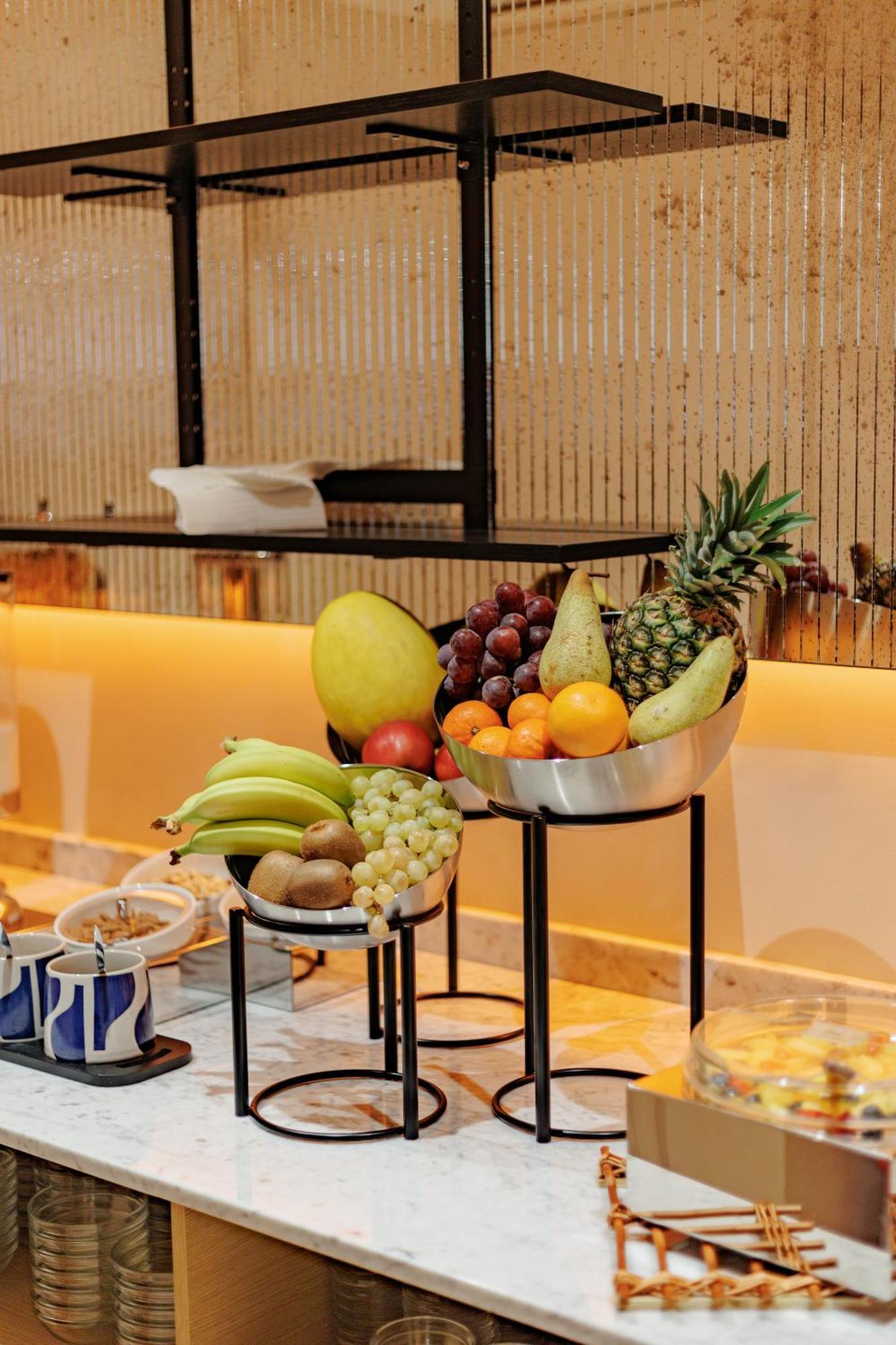 Just Hotel Saronno Bagian luar foto