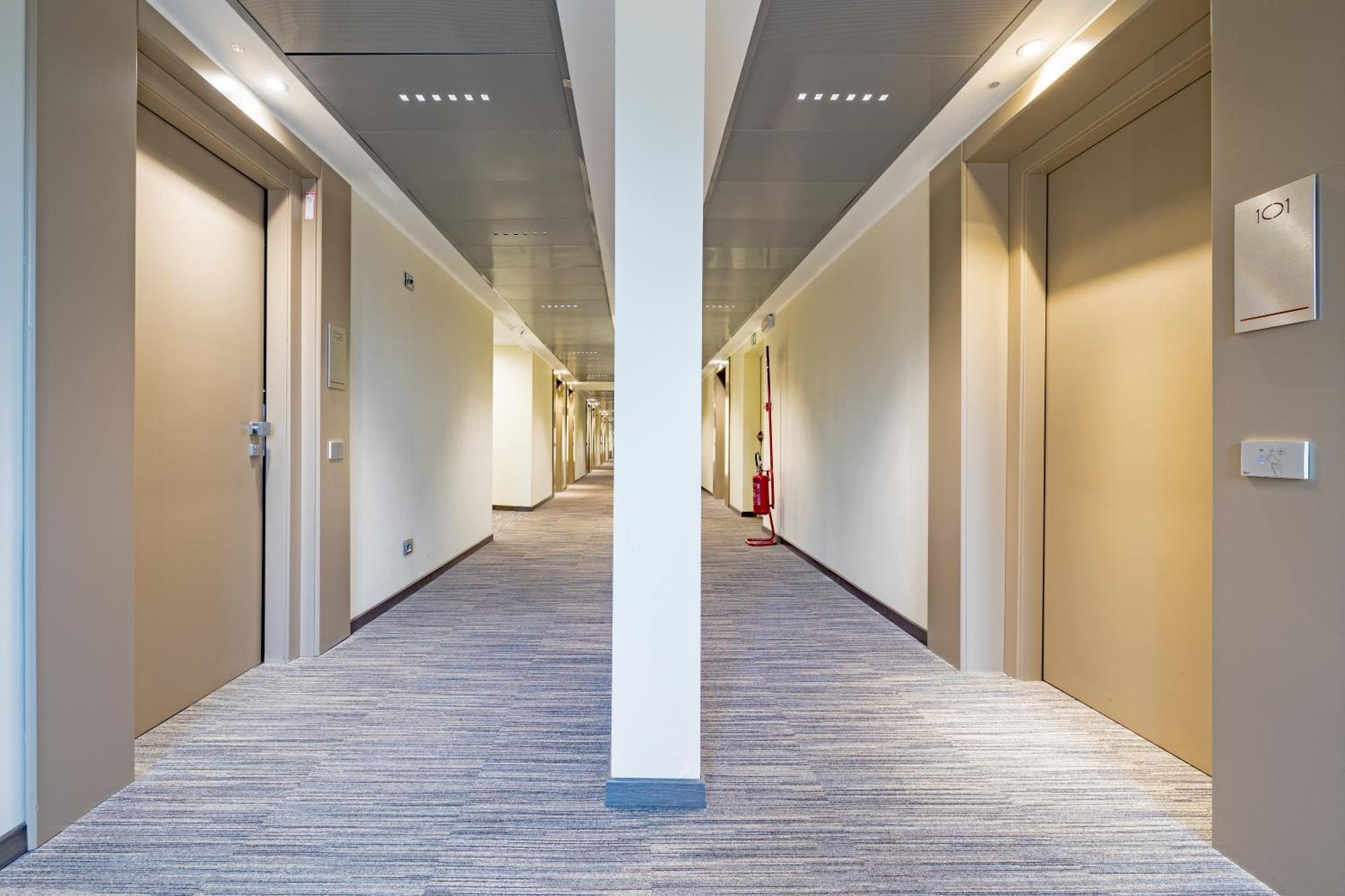 Just Hotel Saronno Bagian luar foto