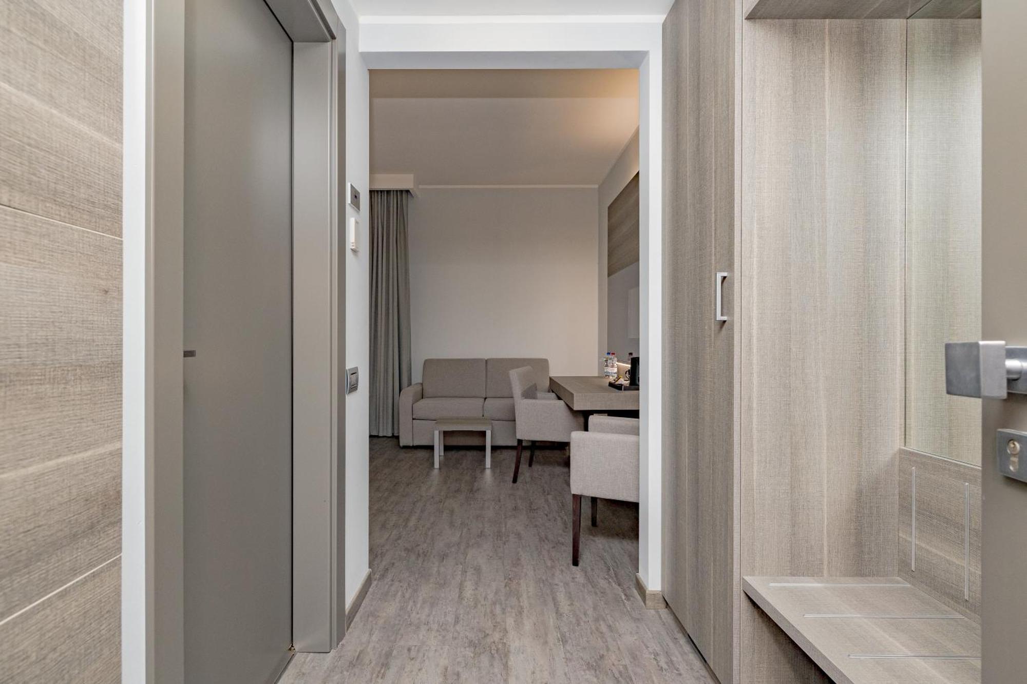 Just Hotel Saronno Bagian luar foto