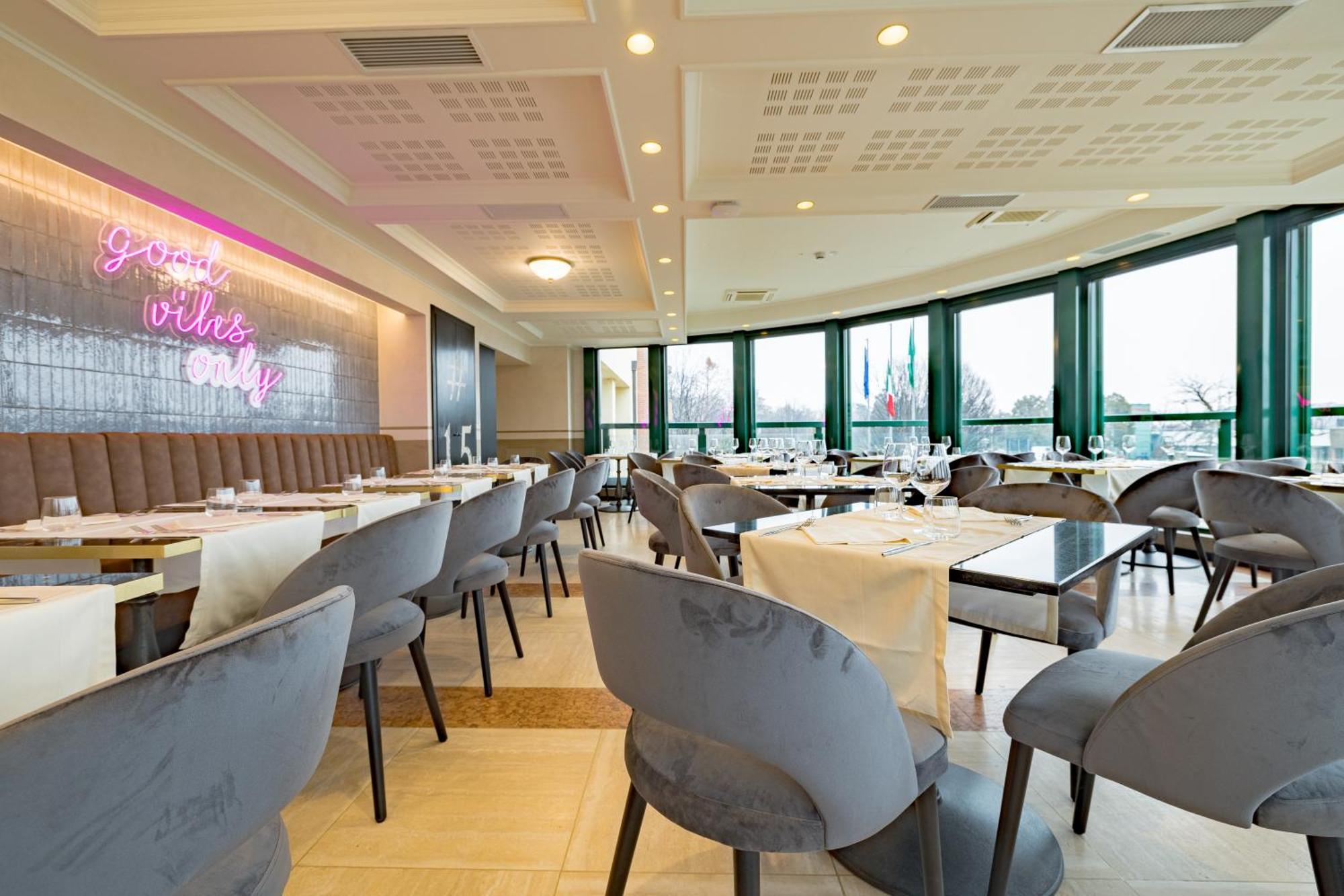 Just Hotel Saronno Bagian luar foto