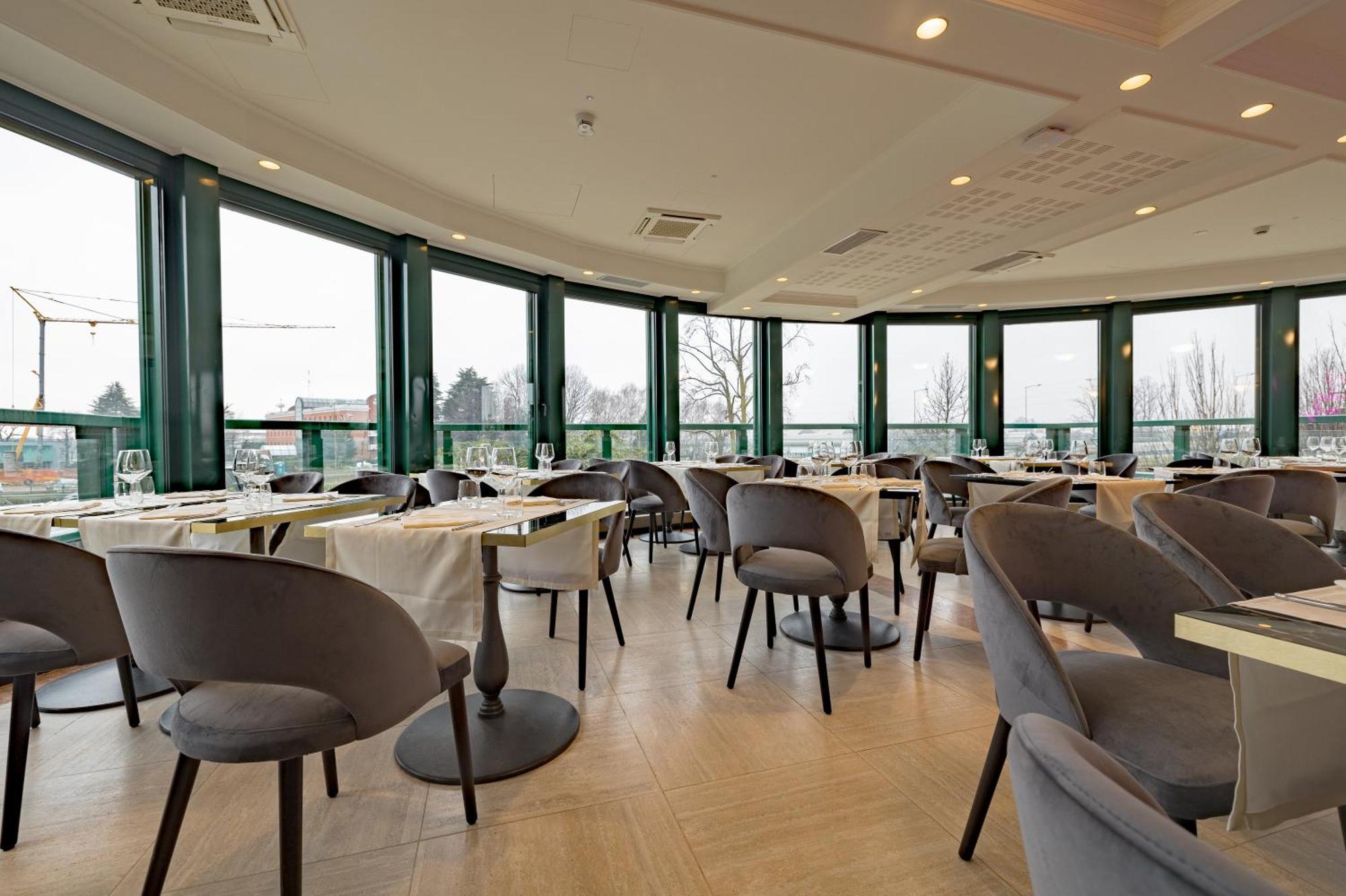 Just Hotel Saronno Bagian luar foto
