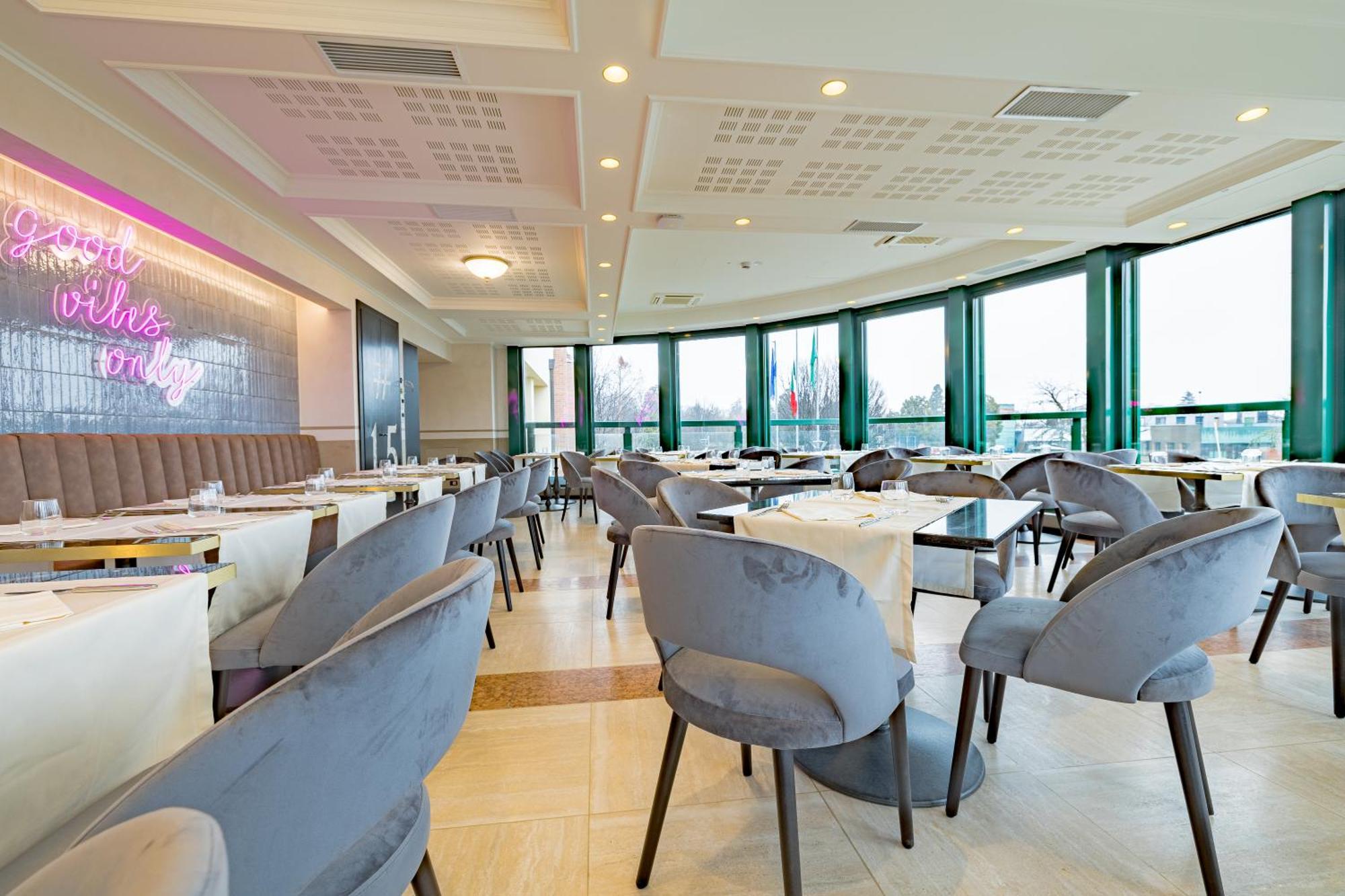 Just Hotel Saronno Bagian luar foto