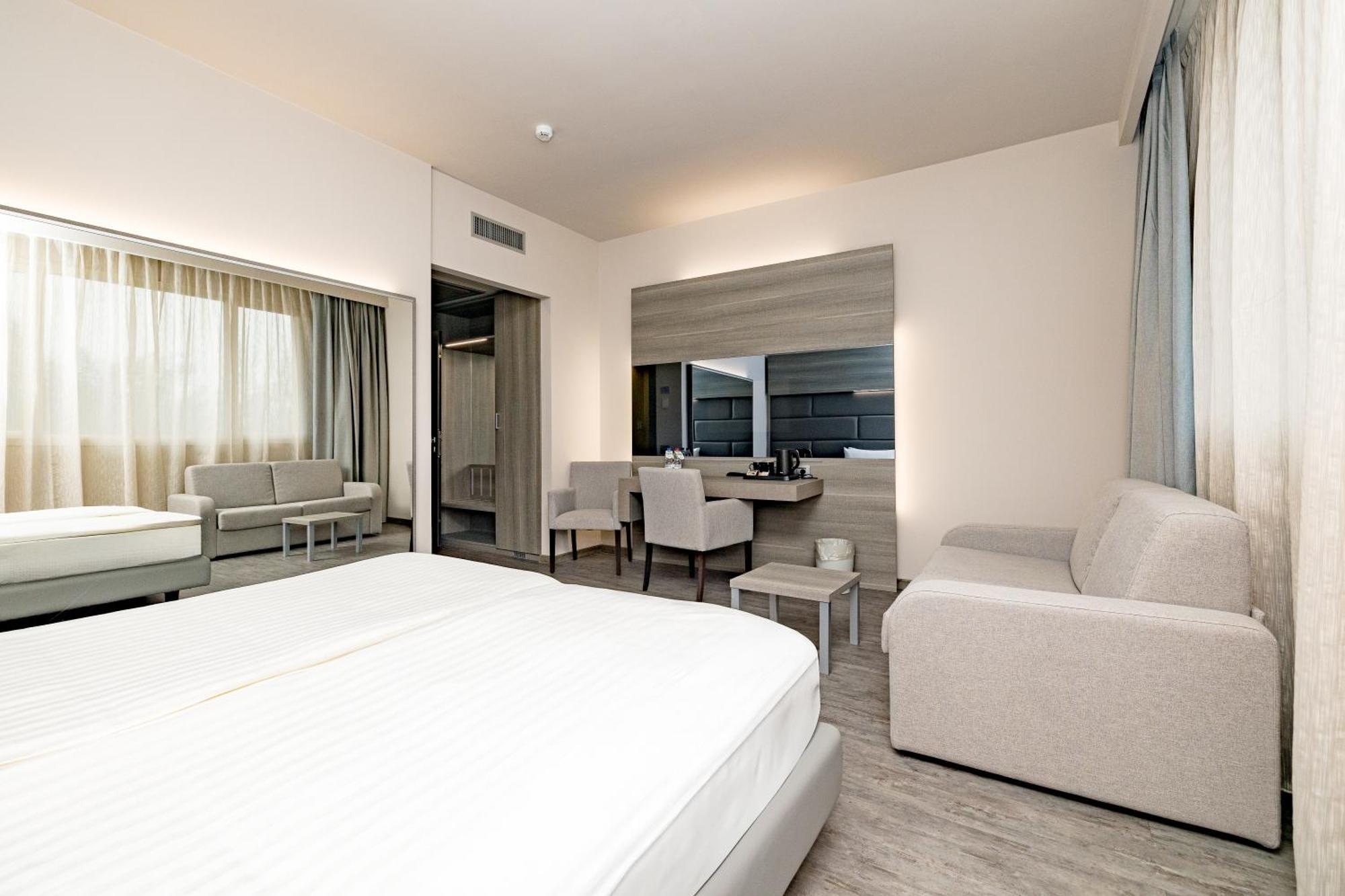 Just Hotel Saronno Bagian luar foto