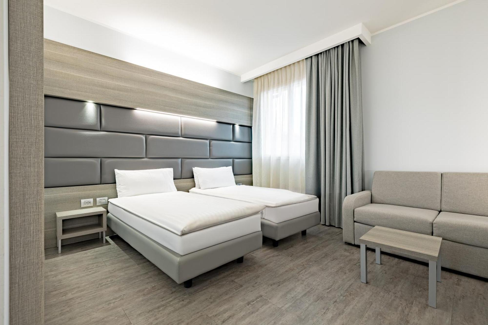 Just Hotel Saronno Bagian luar foto