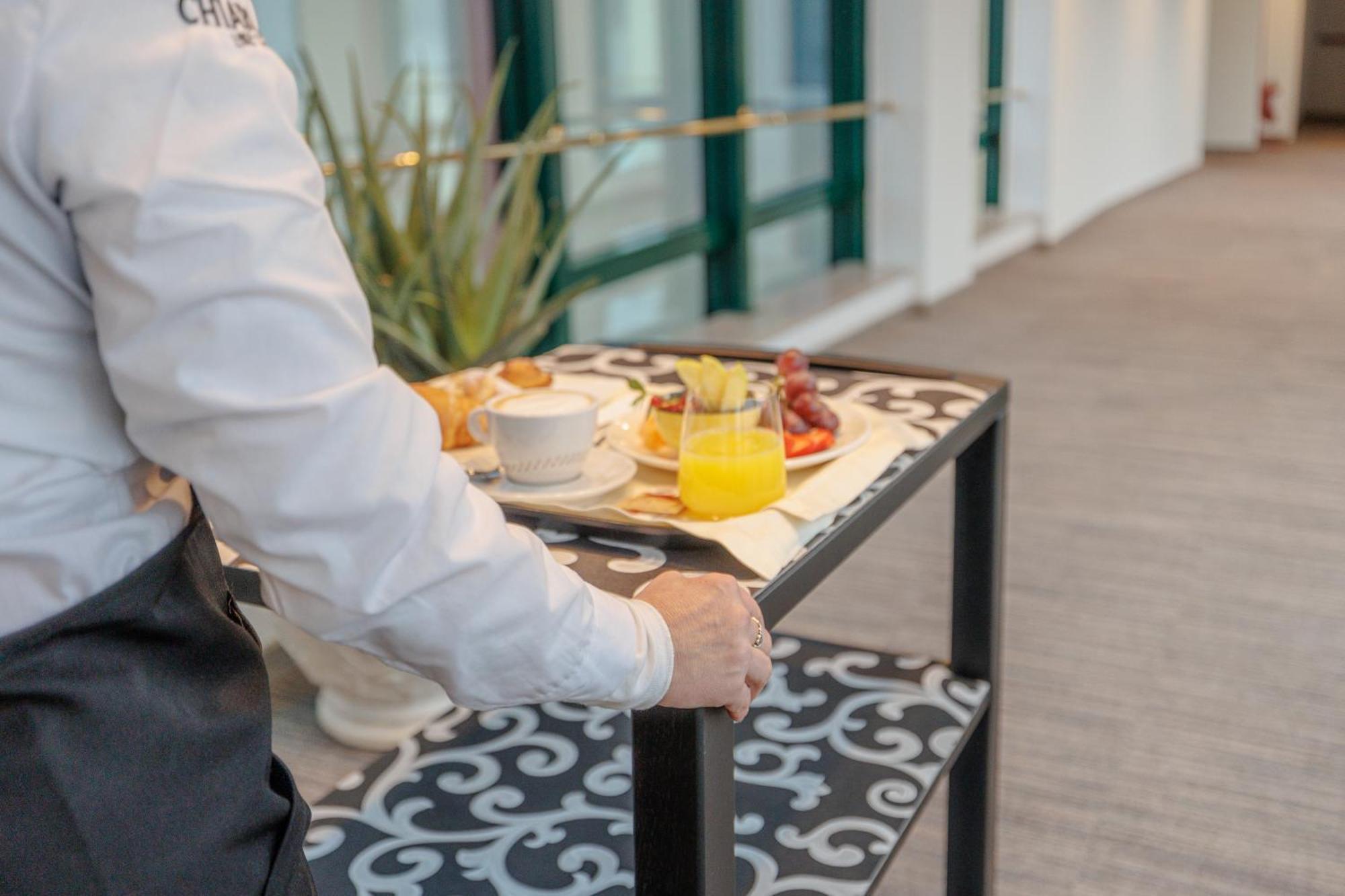 Just Hotel Saronno Bagian luar foto