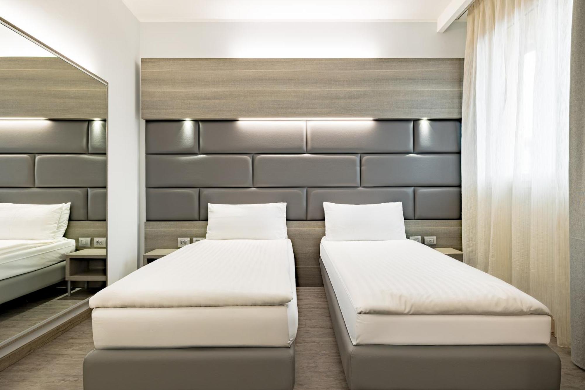 Just Hotel Saronno Bagian luar foto
