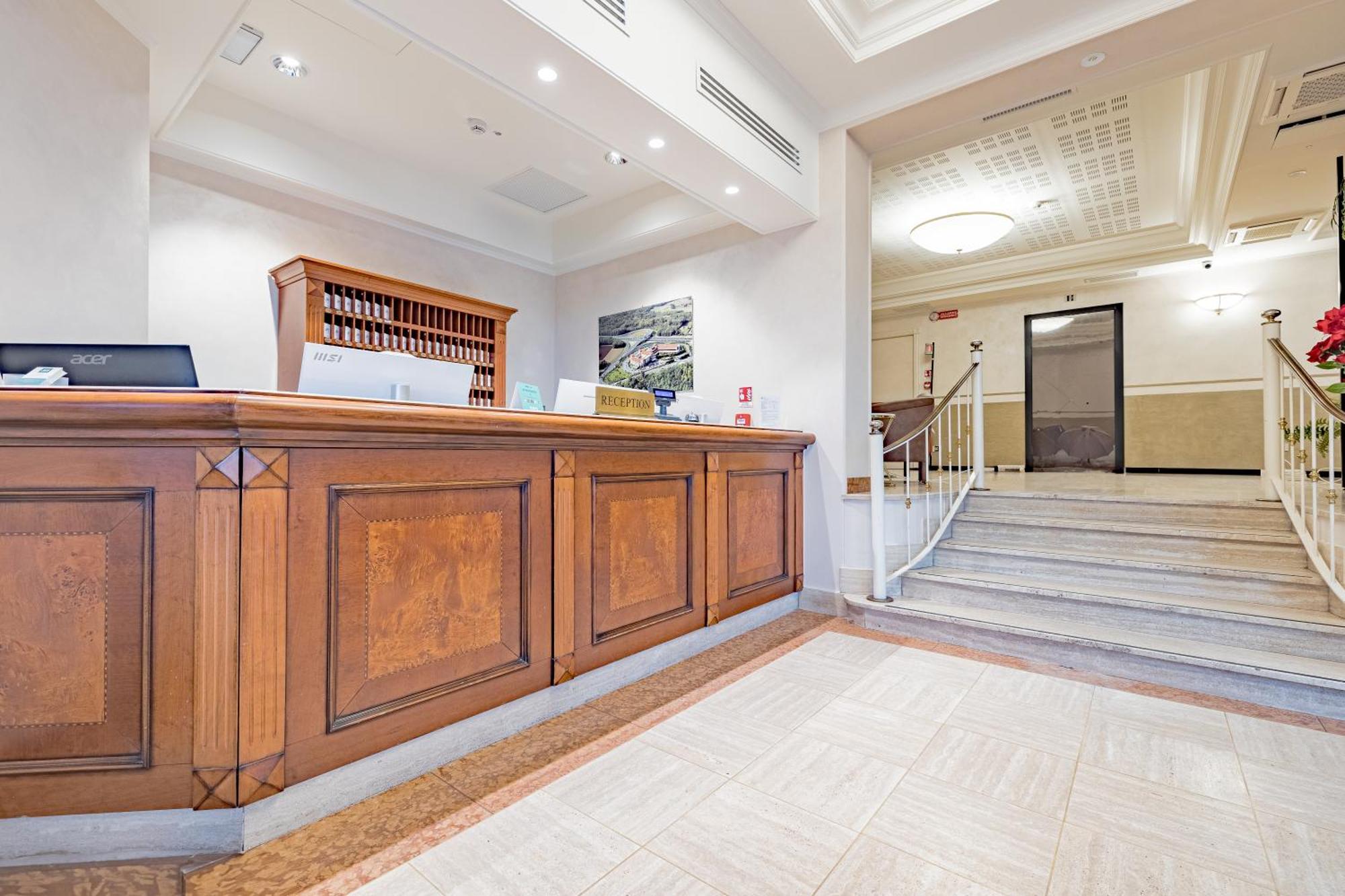 Just Hotel Saronno Bagian luar foto