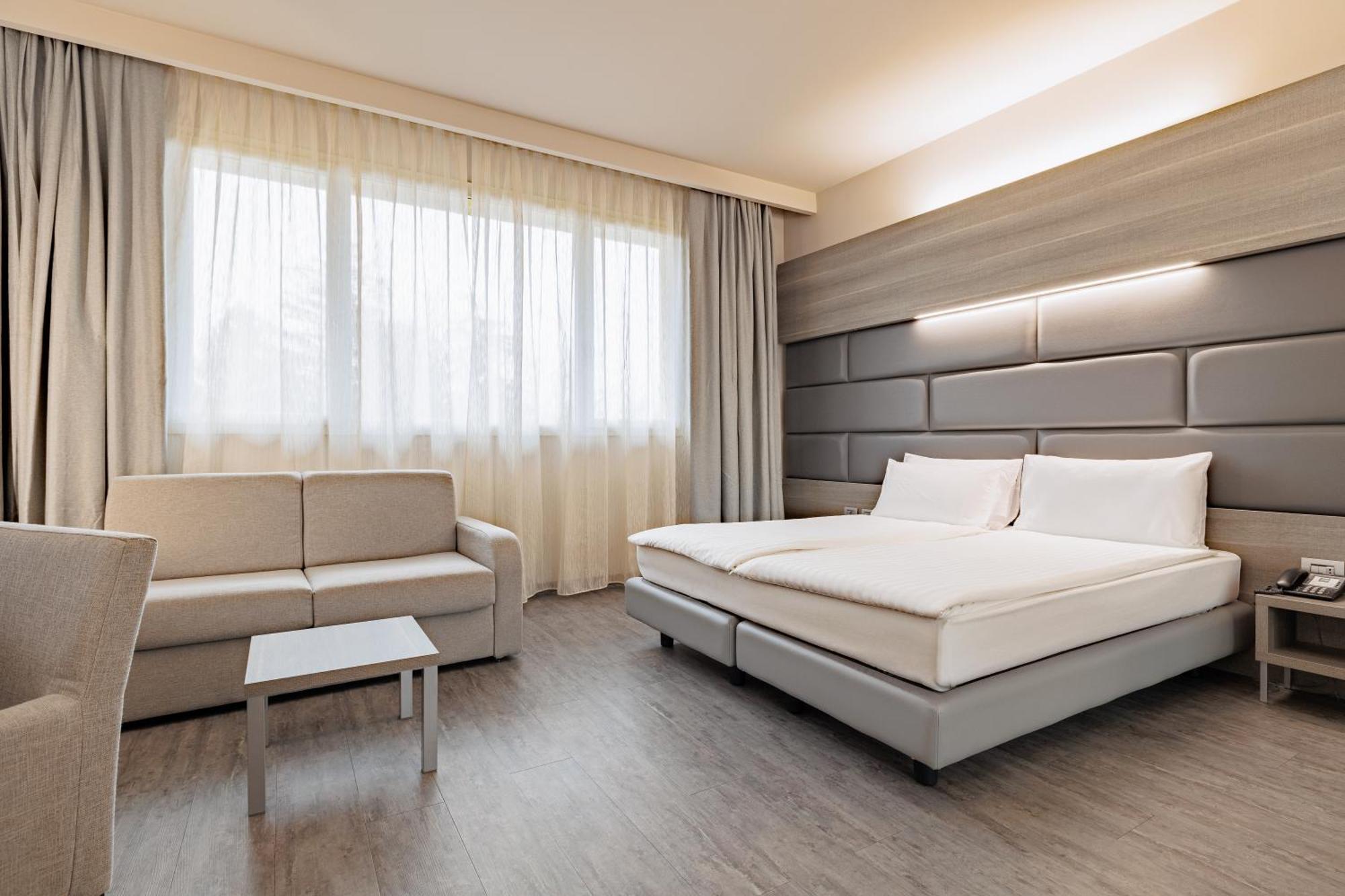 Just Hotel Saronno Bagian luar foto